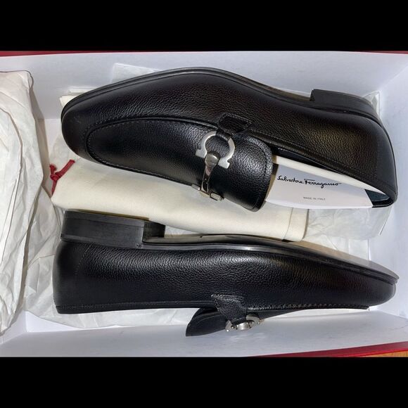 Mens Black Leather FERRAGAMO Loafers Mens Black Leather FERRAGAMO Loafers - Picture 3 of 13